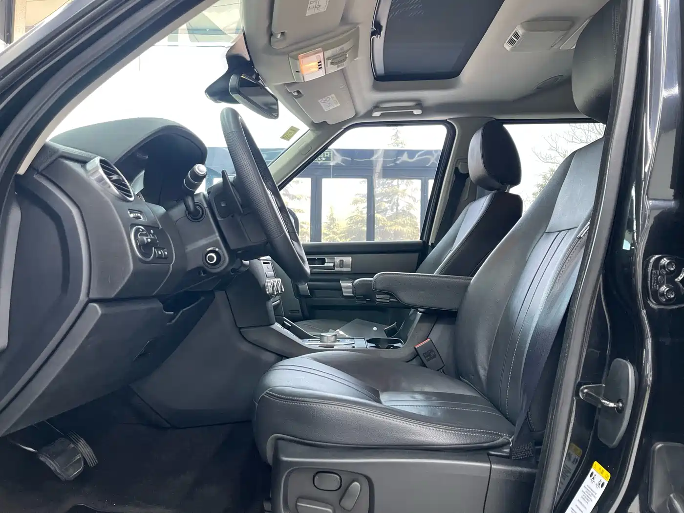 Land Rover Discovery 2016 3.0 SC Gloss Black Collector's Edition HSE фото 18