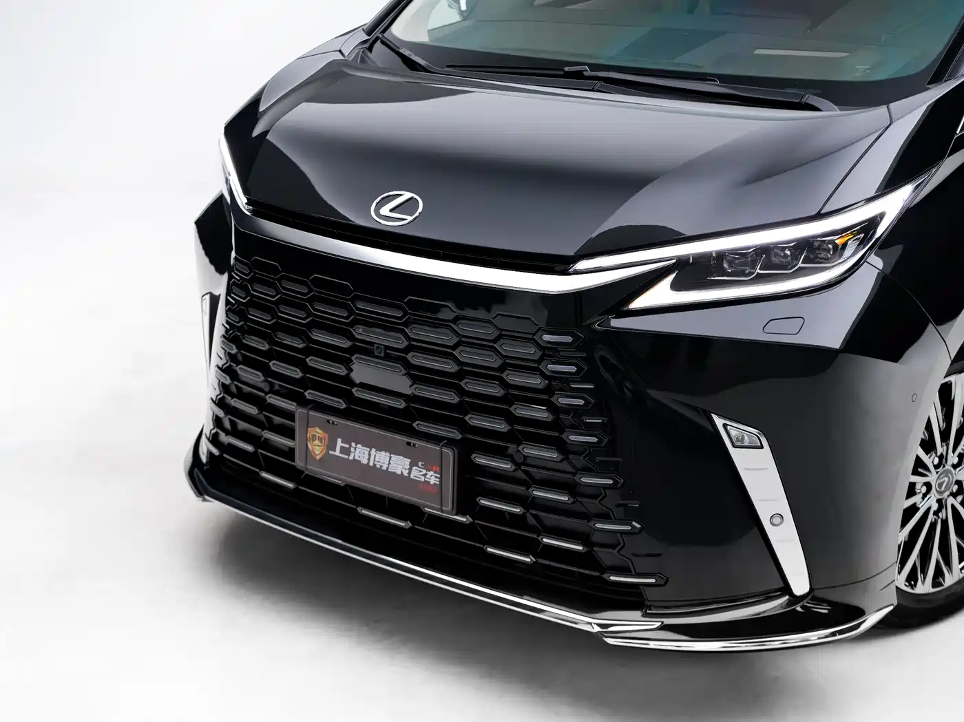 Lexus LM 2025 Model 500h Six-Seater Prestige Edition фото 8