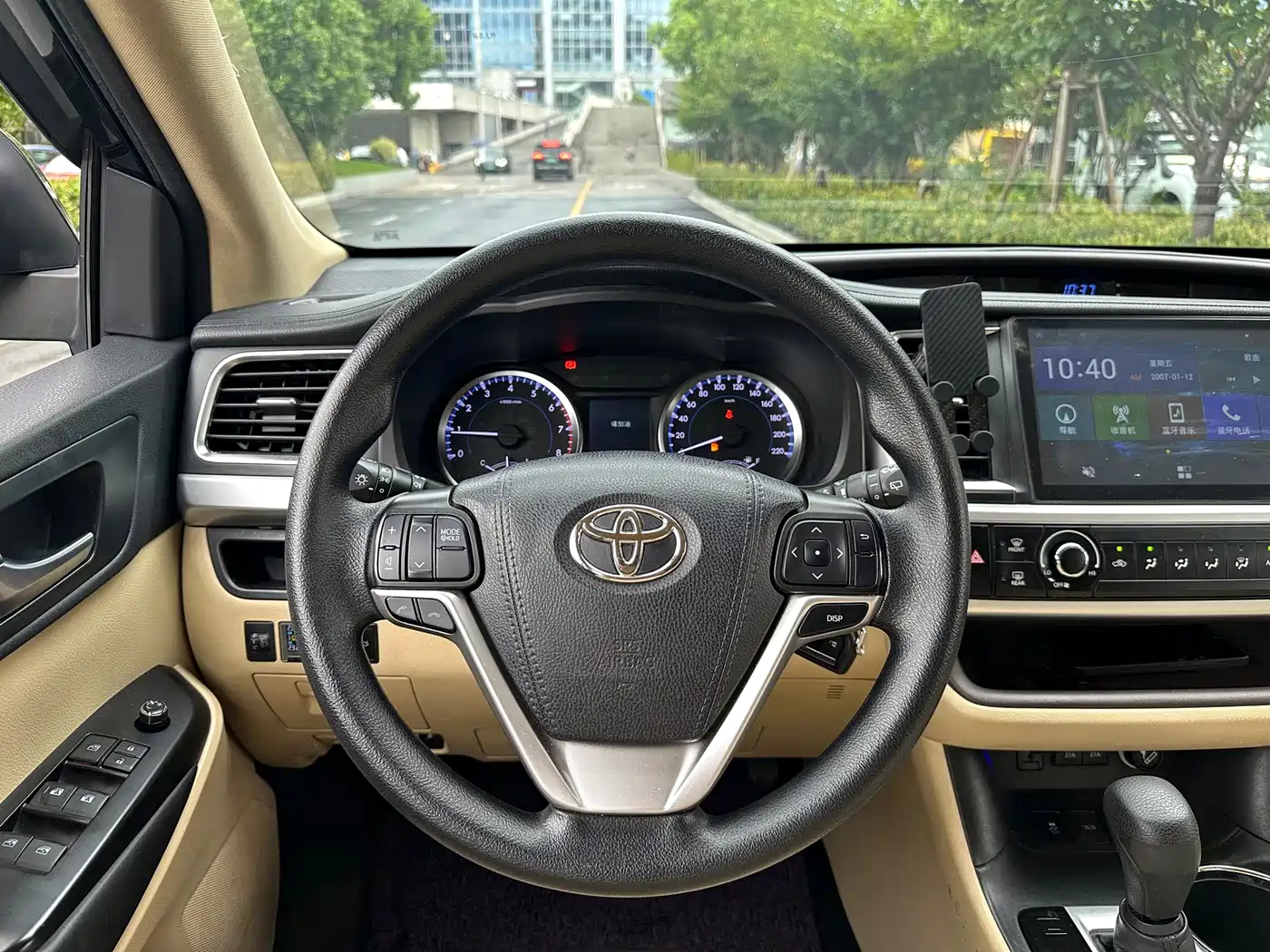 Фото 16 - Toyota Highlander