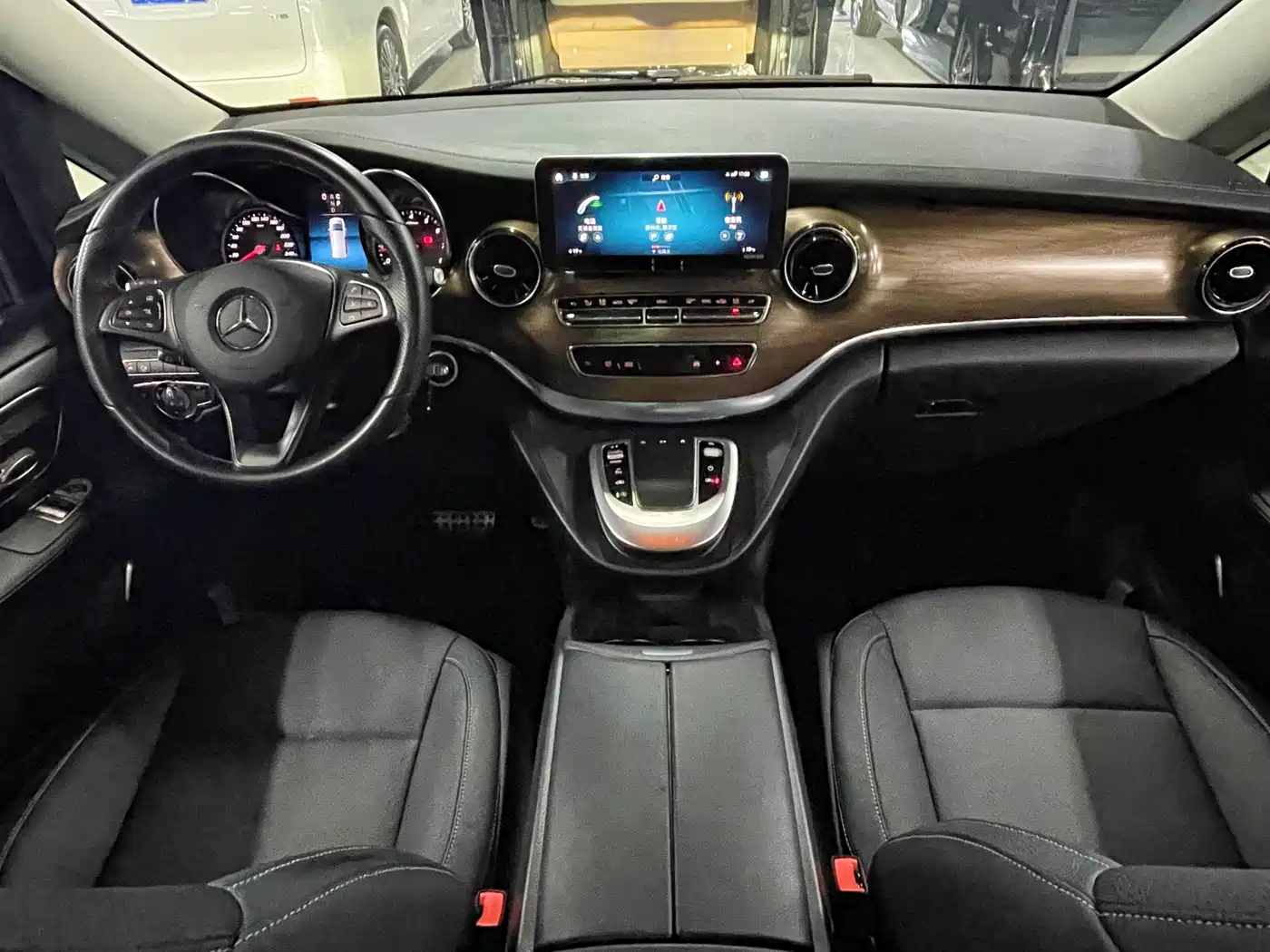 Mercedes-Benz V-Class 2021 V 260 L Long Wheelbase Luxury Edition фото 9
