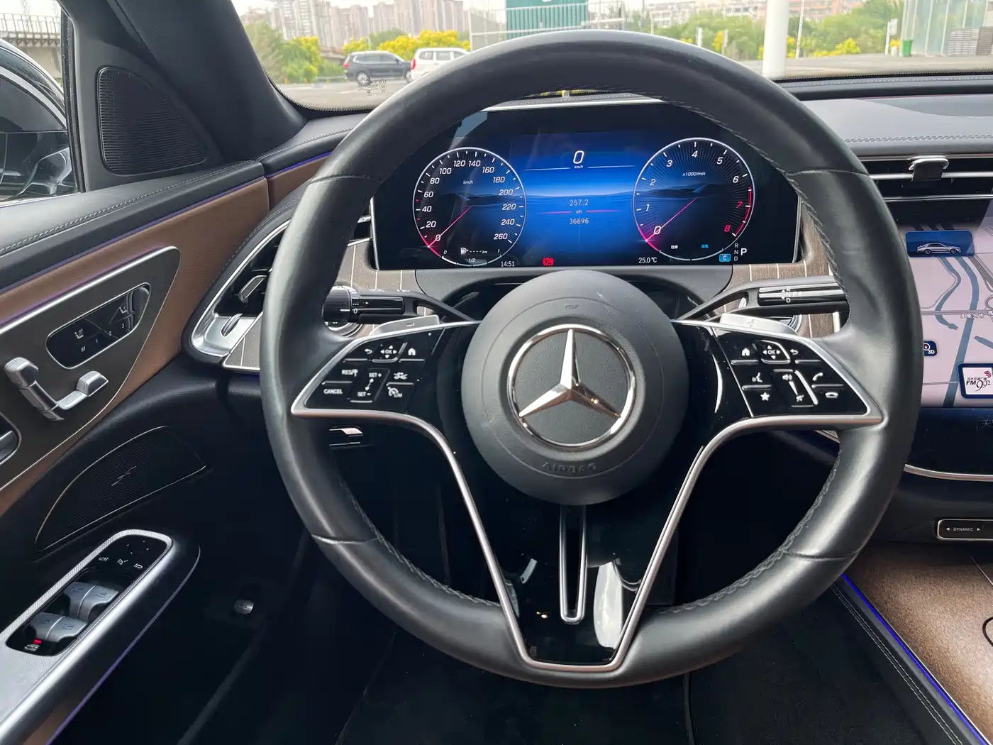 Mercedes-Benz E-Class 2024 E 300 L Fashion фото 6