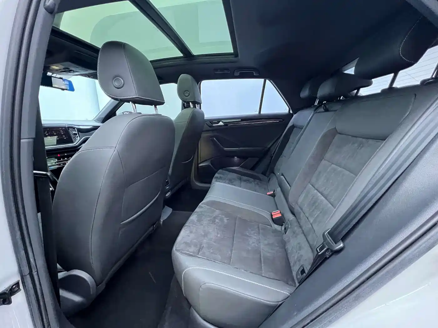 Volkswagen T-ROC 2021 Facelift 280TSI DSG 4WD Luxury Smart Connect Edition фото 4