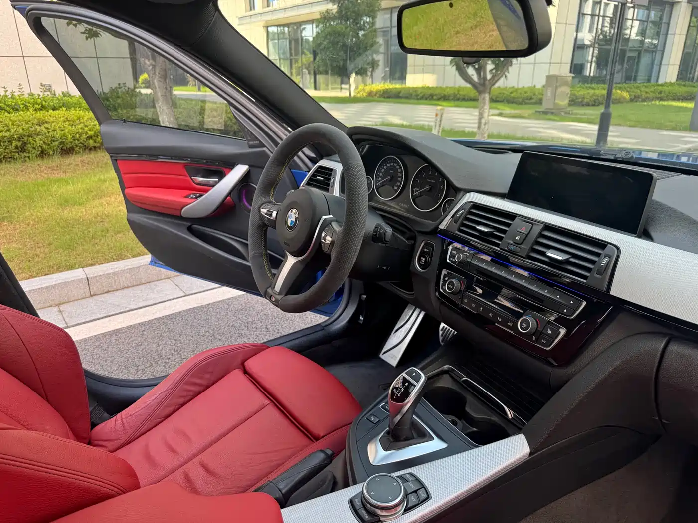 BMW 3 Series 2017 330i M Sport фото 15