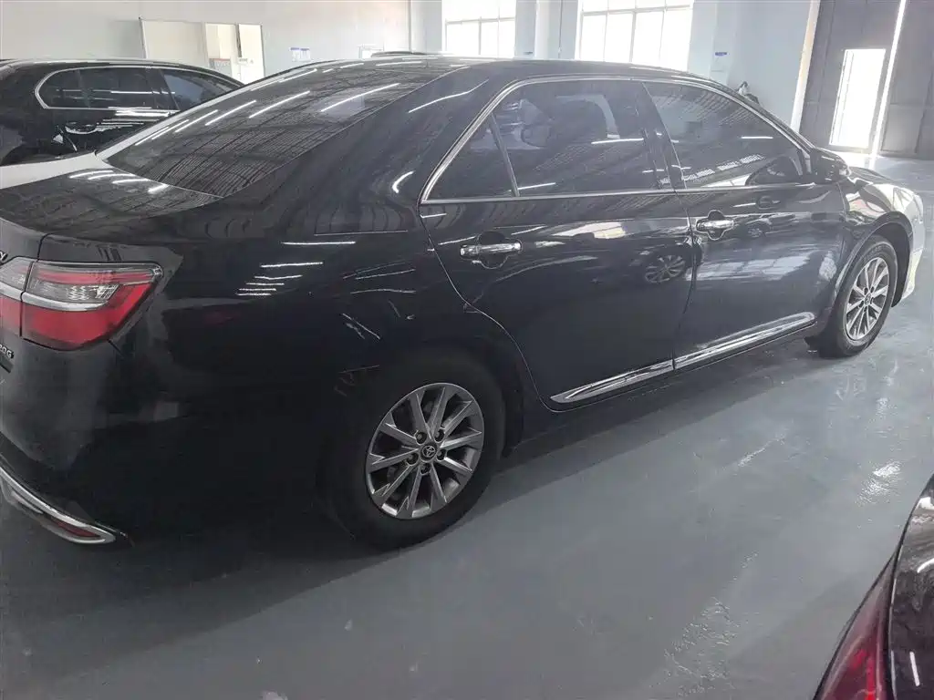 Toyota Camry 2016 2.0G 10th Anniversary Luxury Edition фото 10