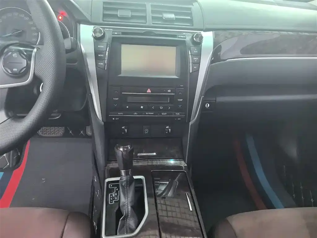 Toyota Camry 2016 2.0G 10th Anniversary Luxury Edition фото 18