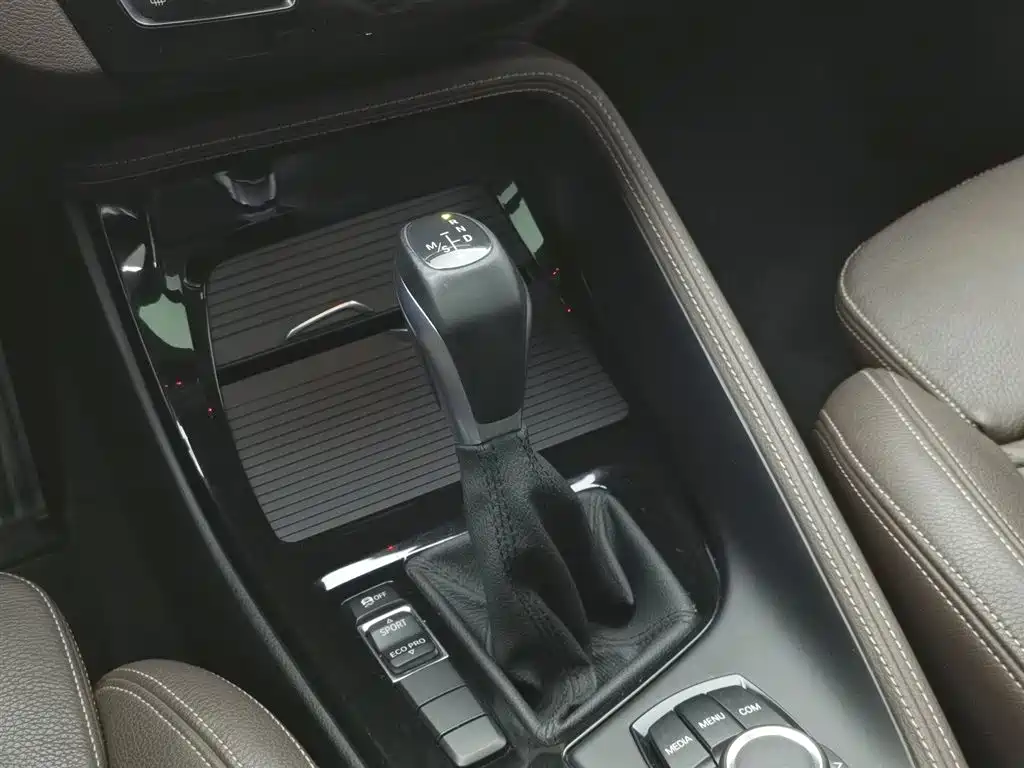 BMW X1 2018 sDrive18Li Premium Model фото 13