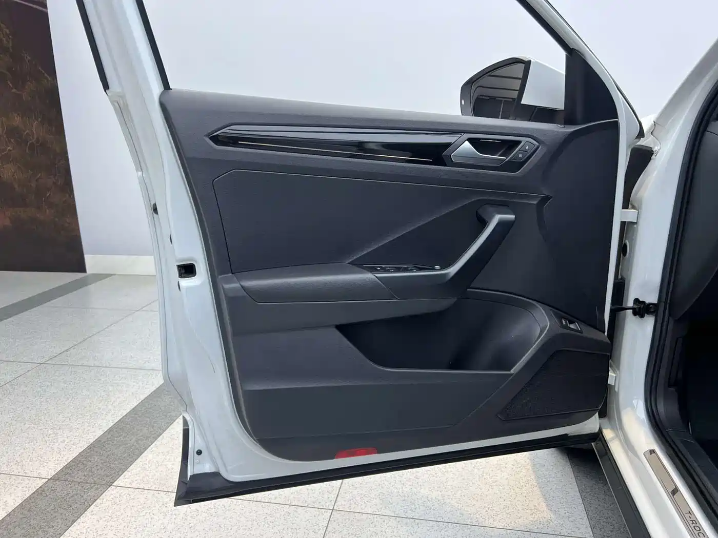Volkswagen T-ROC 2021 Facelift 280TSI DSG 4WD Luxury Smart Connect Edition фото 5