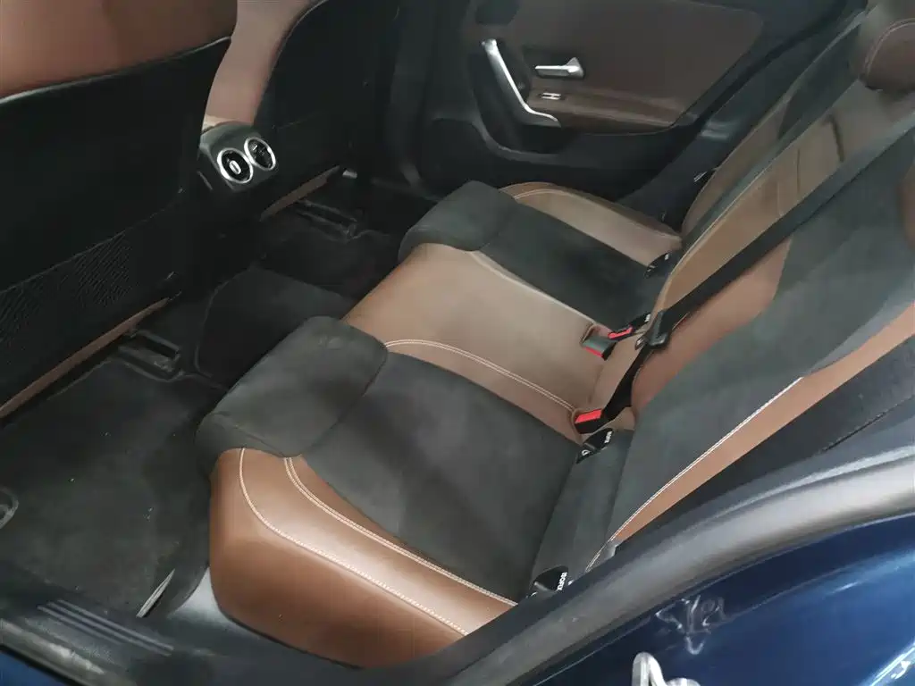 Mercedes-Benz A-Class 2019 A 180 L Sport Sedan фото 14