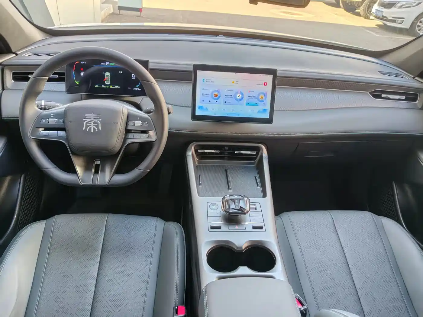 BYD Qin PLUS 2025 DM-i Smart Drive 55KM Leader фото 4