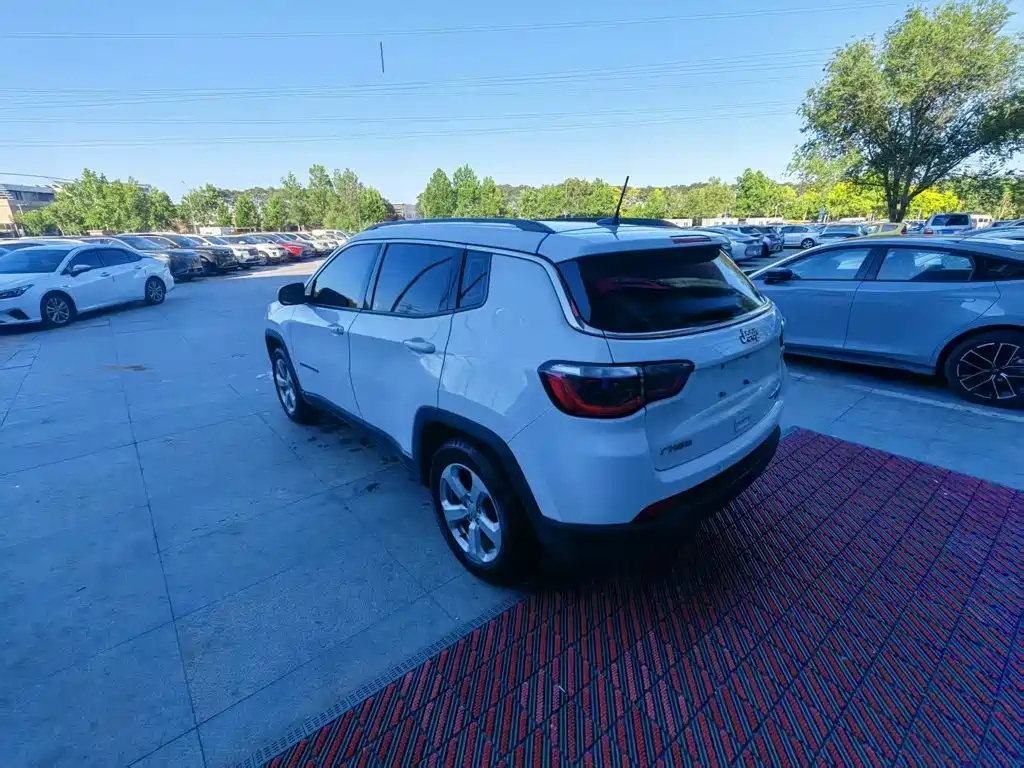 Фото 5 - Jeep Compass