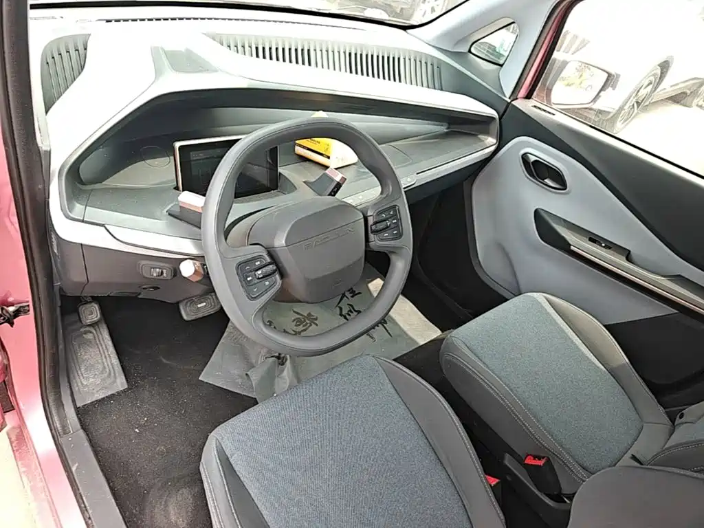 صورة 10 - Baojun E200