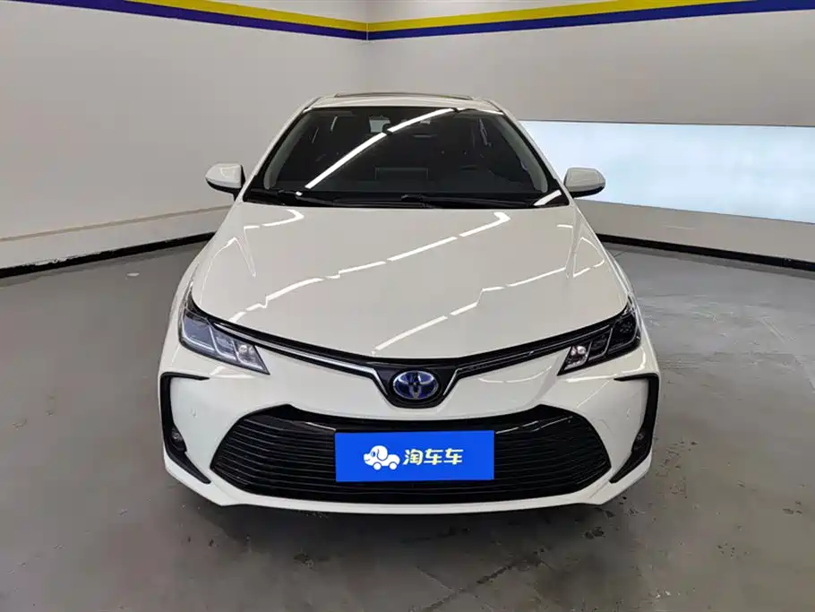 Toyota Corolla 2021 Hybrid 1.8L E-CVT Elite Edition фото 2