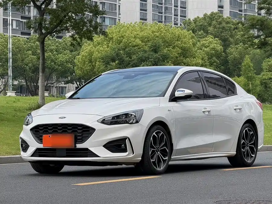 Ford Focus 2021 Sedan EcoBoost 180 Auto ST Line