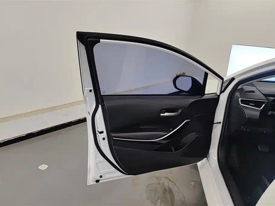 Toyota Corolla 2021 Hybrid 1.8L E-CVT Elite Edition фото 7