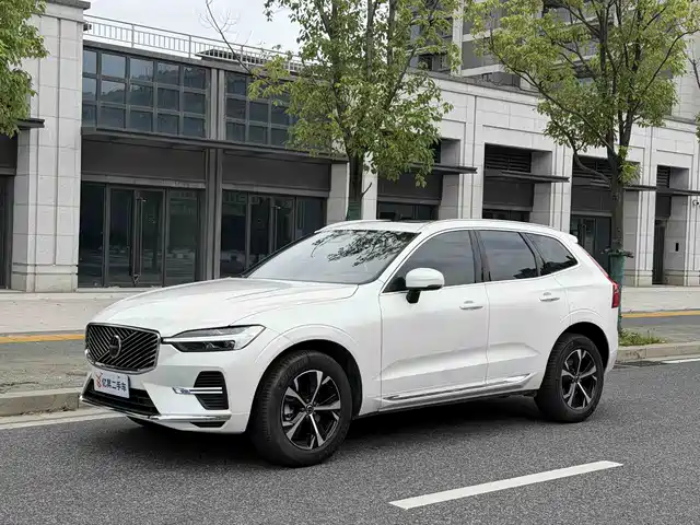 Volvo XC60 2025