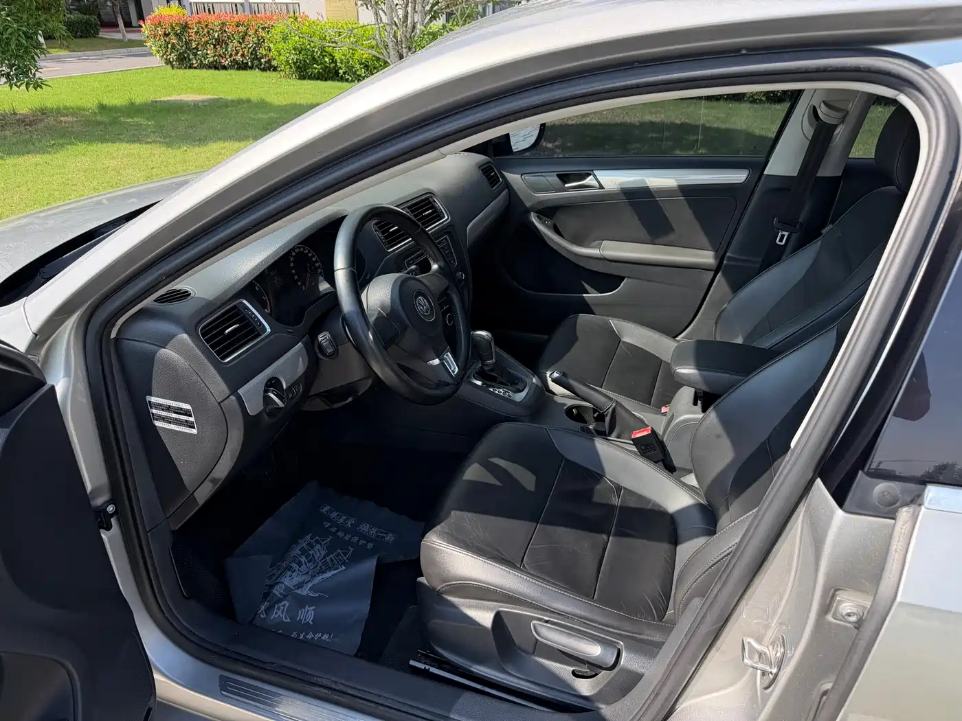 Volkswagen Sagitar 2015 1.6L Automatic Comfort фото 7