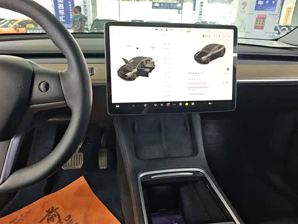 Фото 13 - Tesla Model Y
