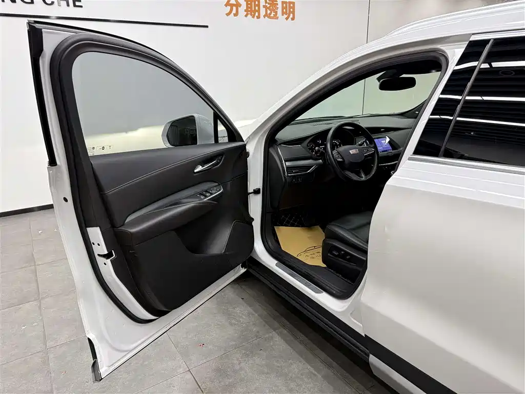 Cadillac XT4 2021 28T FWD Premium Edition фото 5