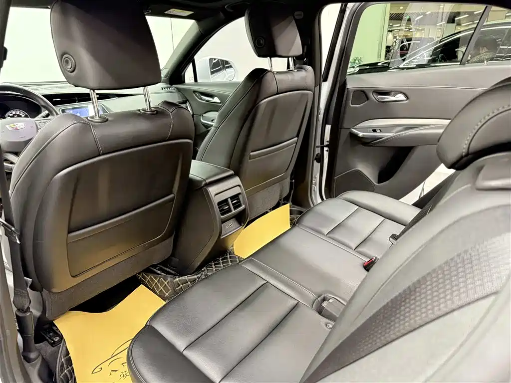 Cadillac XT4 2021 28T FWD Premium Edition фото 9