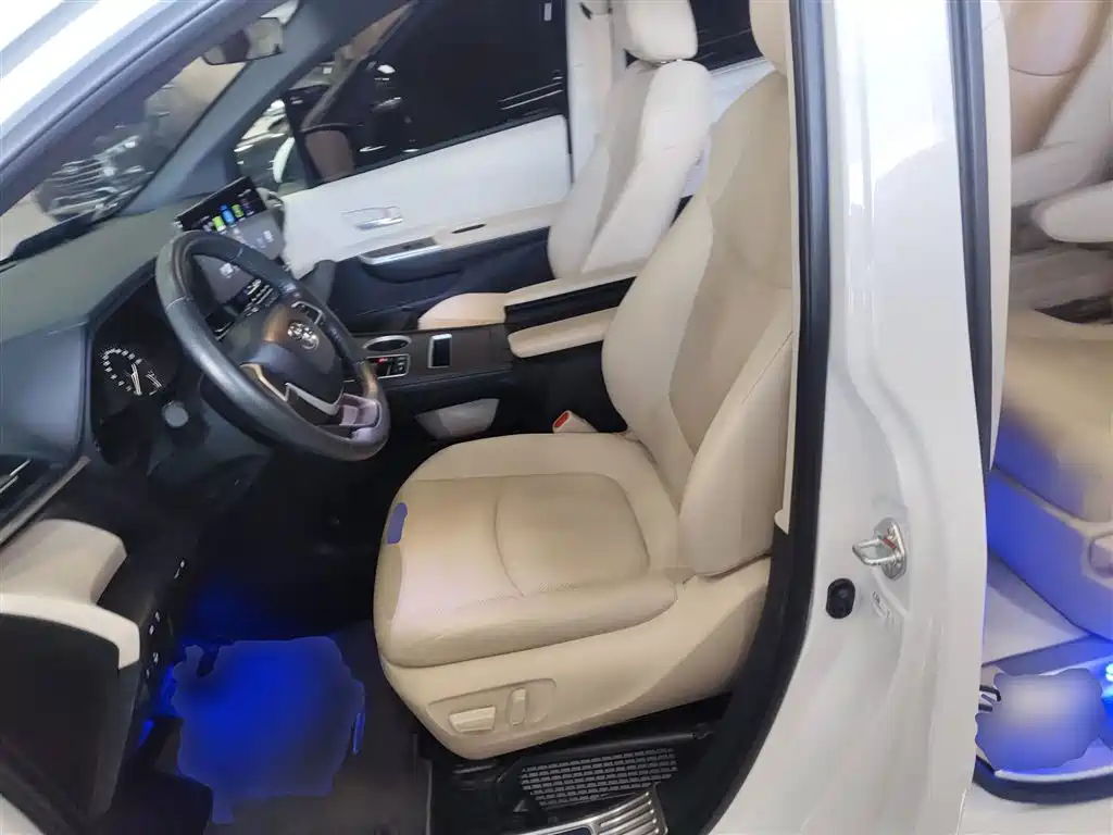 Toyota Sienna 2023 2.5L Hybrid Luxury Edition фото 15