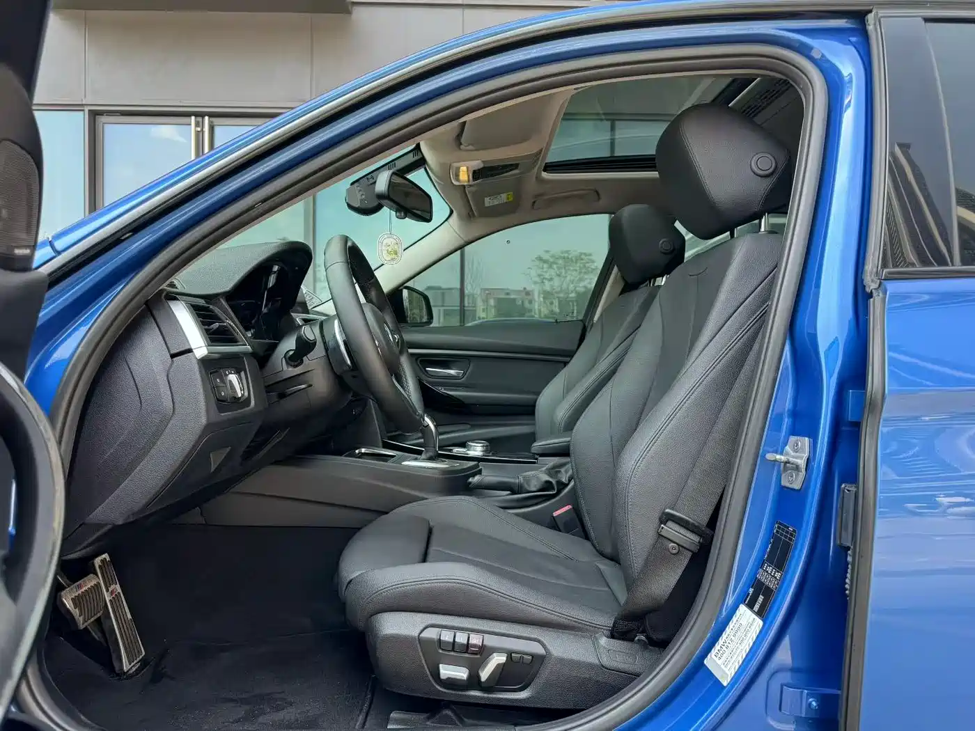 BMW 3 Series 2018 320Li Leading M Sport Package фото 4