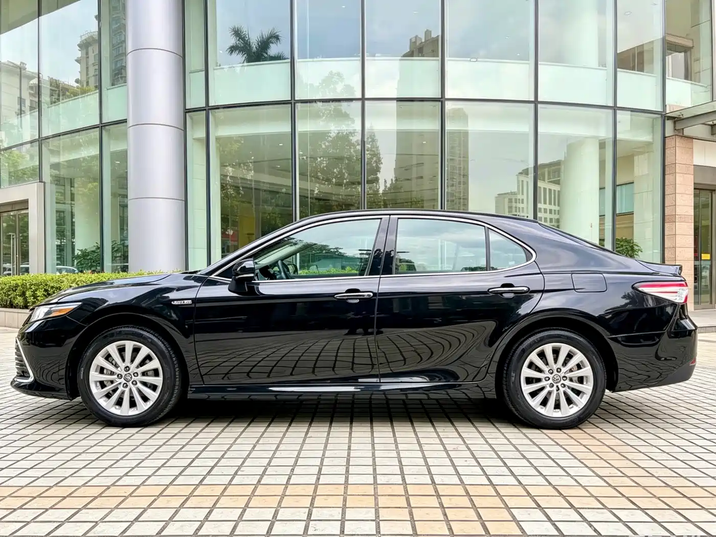 Toyota Camry 2021 2.0G Luxury Edition фото 3