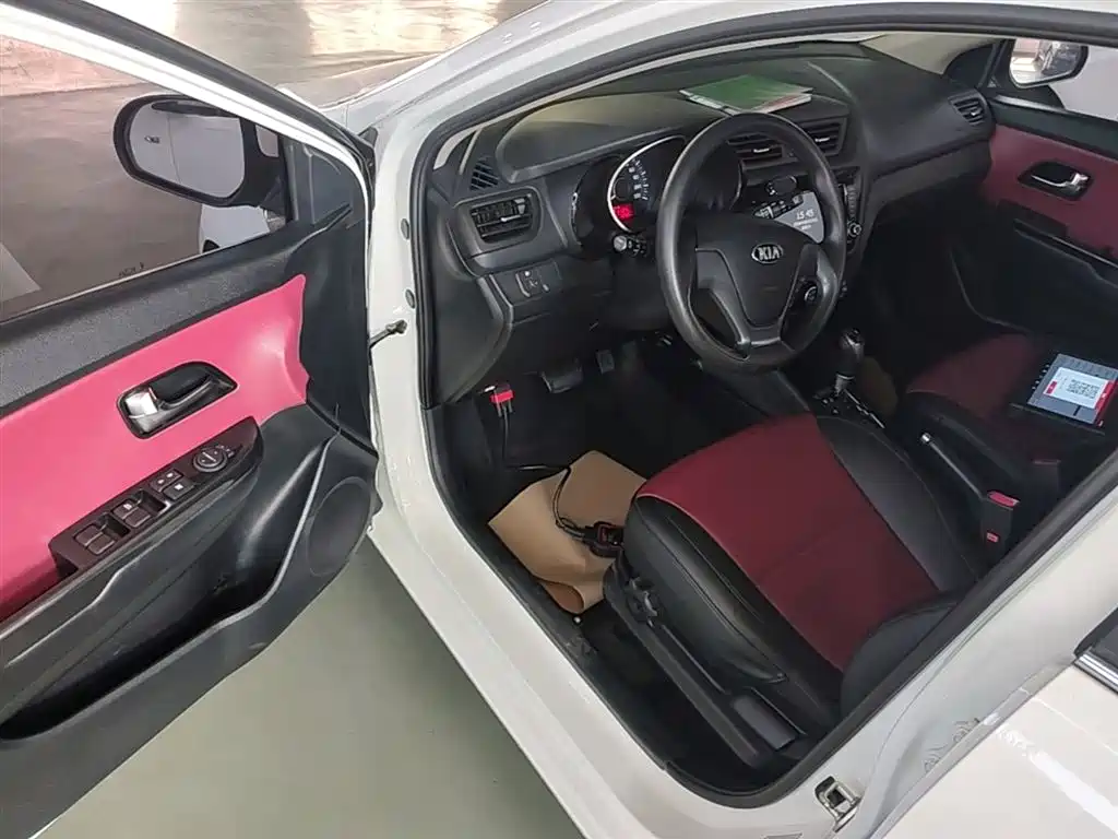 Kia K2 2015 Hatchback 1.4L AT GLS Cool Edition фото 16