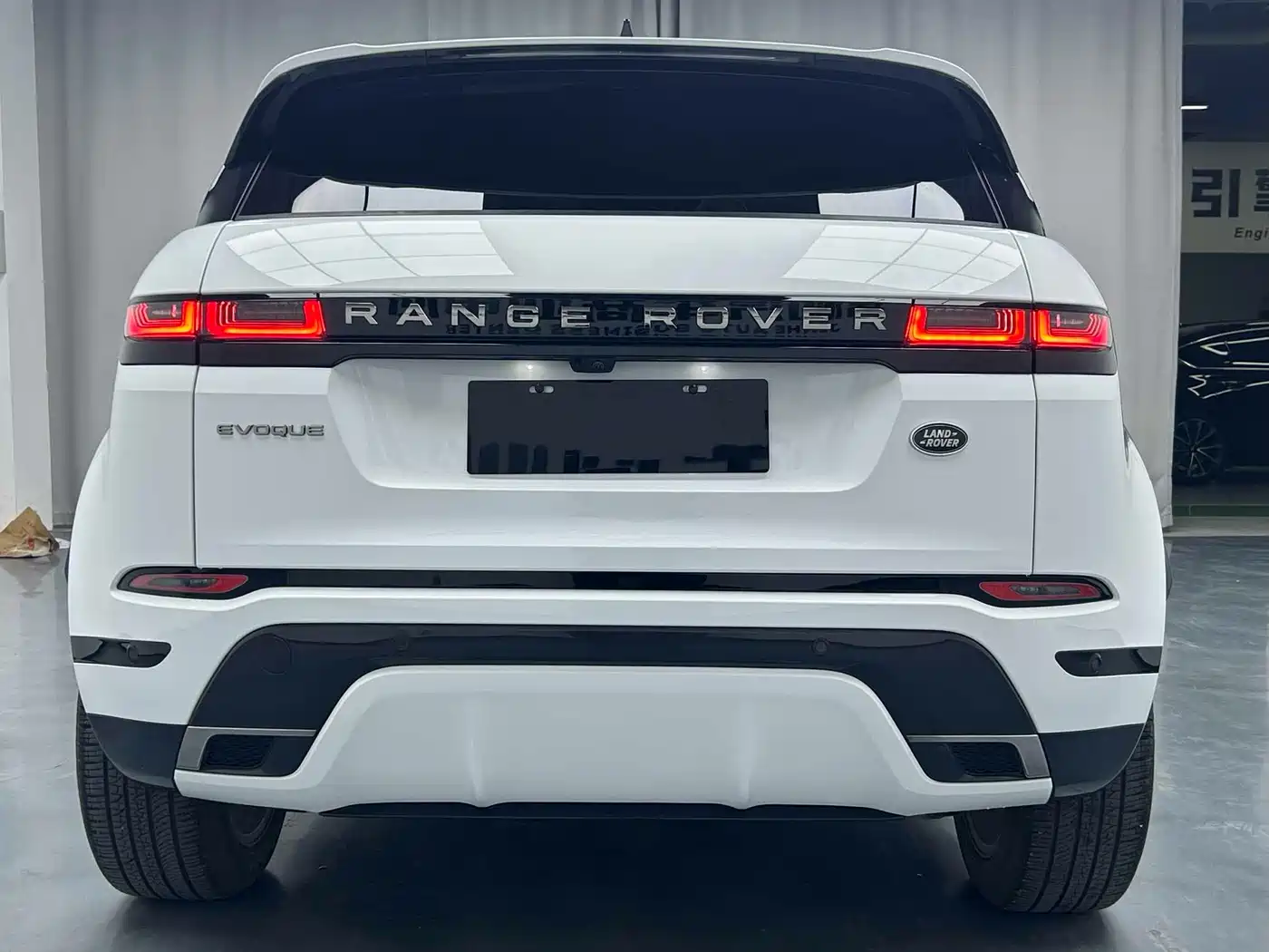 Land Rover Range Rover Evoque 2022 Range Rover Evoque L 200PS R-Dynamic Standard Elite Edition фото 12