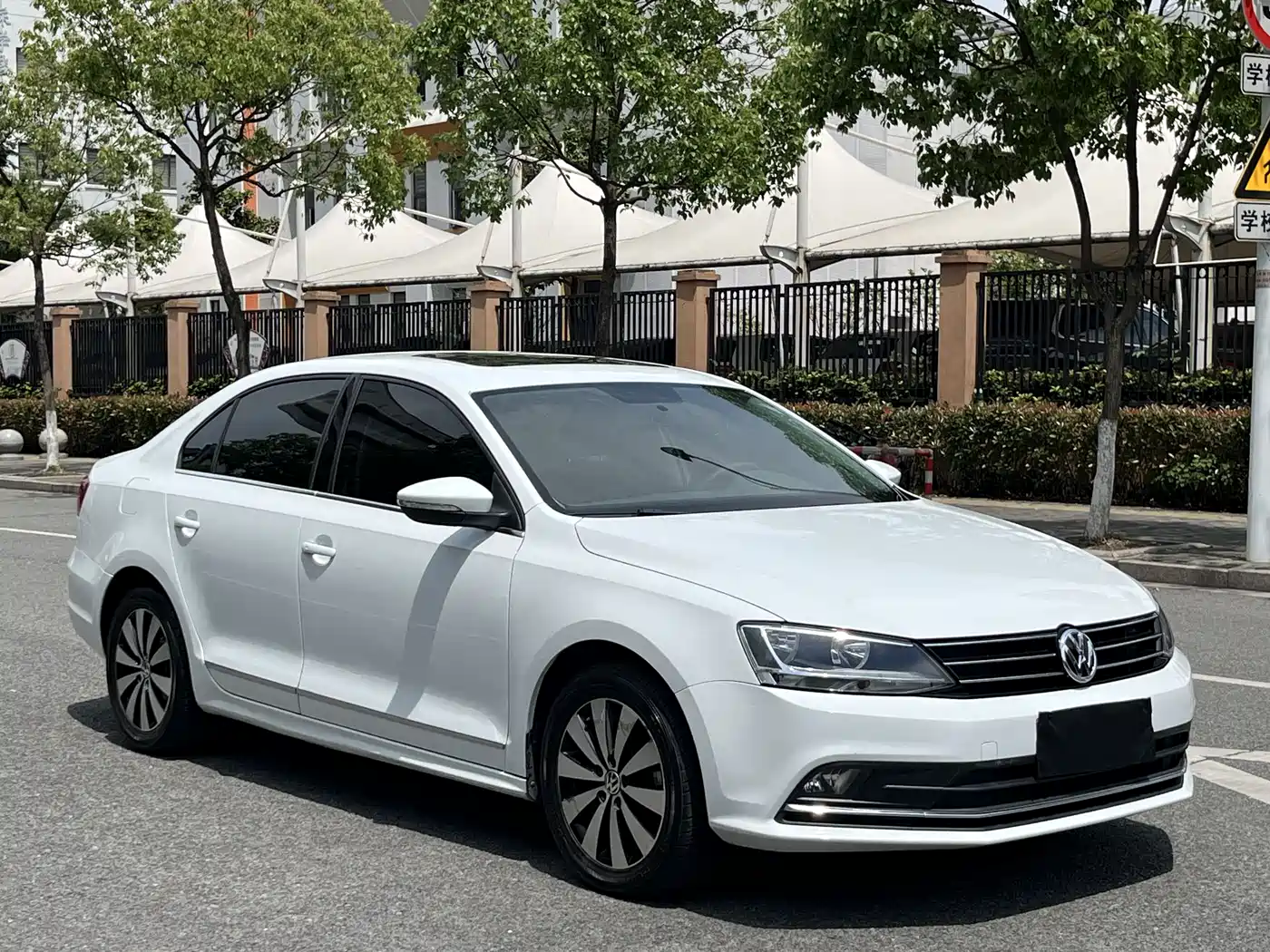 Volkswagen Sagitar 2017 1.6L Automatic Comfort фото 4
