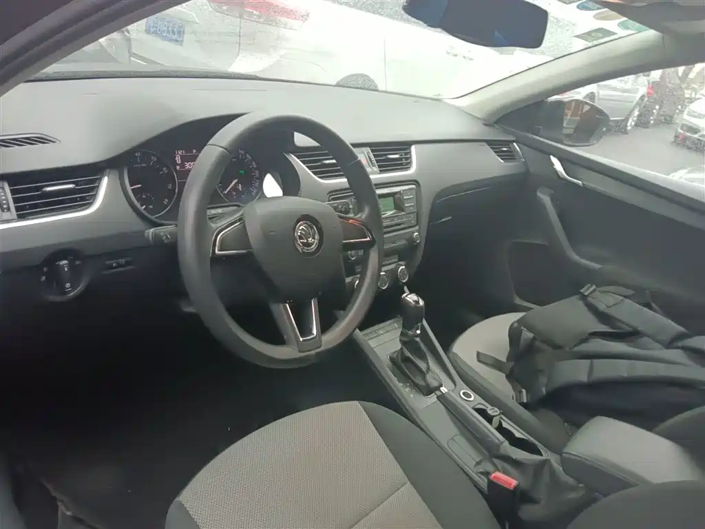 Škoda Octavia 2017 Classic 1.6L Automatic Comfort фото 6