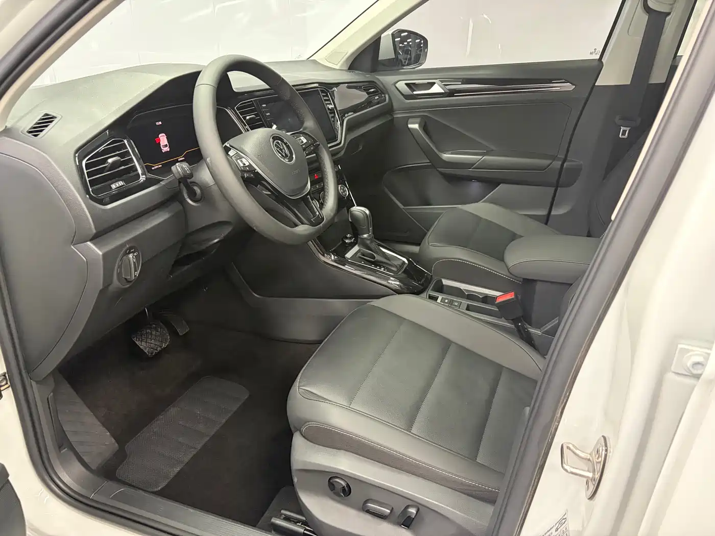 Volkswagen T-ROC 2022 280TSI DSG 2WD Comfort PLUS фото 6