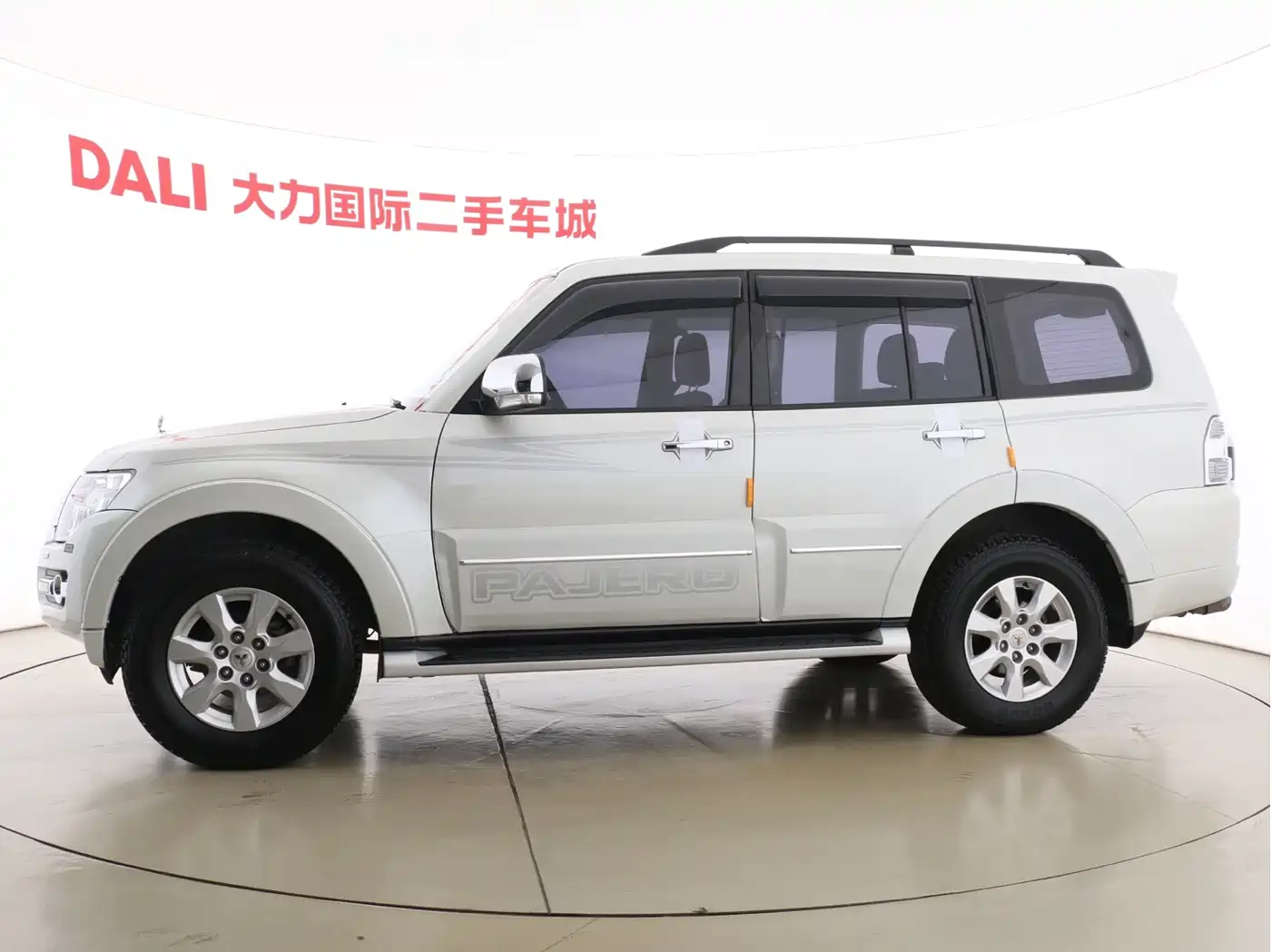 Mitsubishi Pajero (Import) 2020 3.0L Automatic Luxury Off-Road Edition фото 5