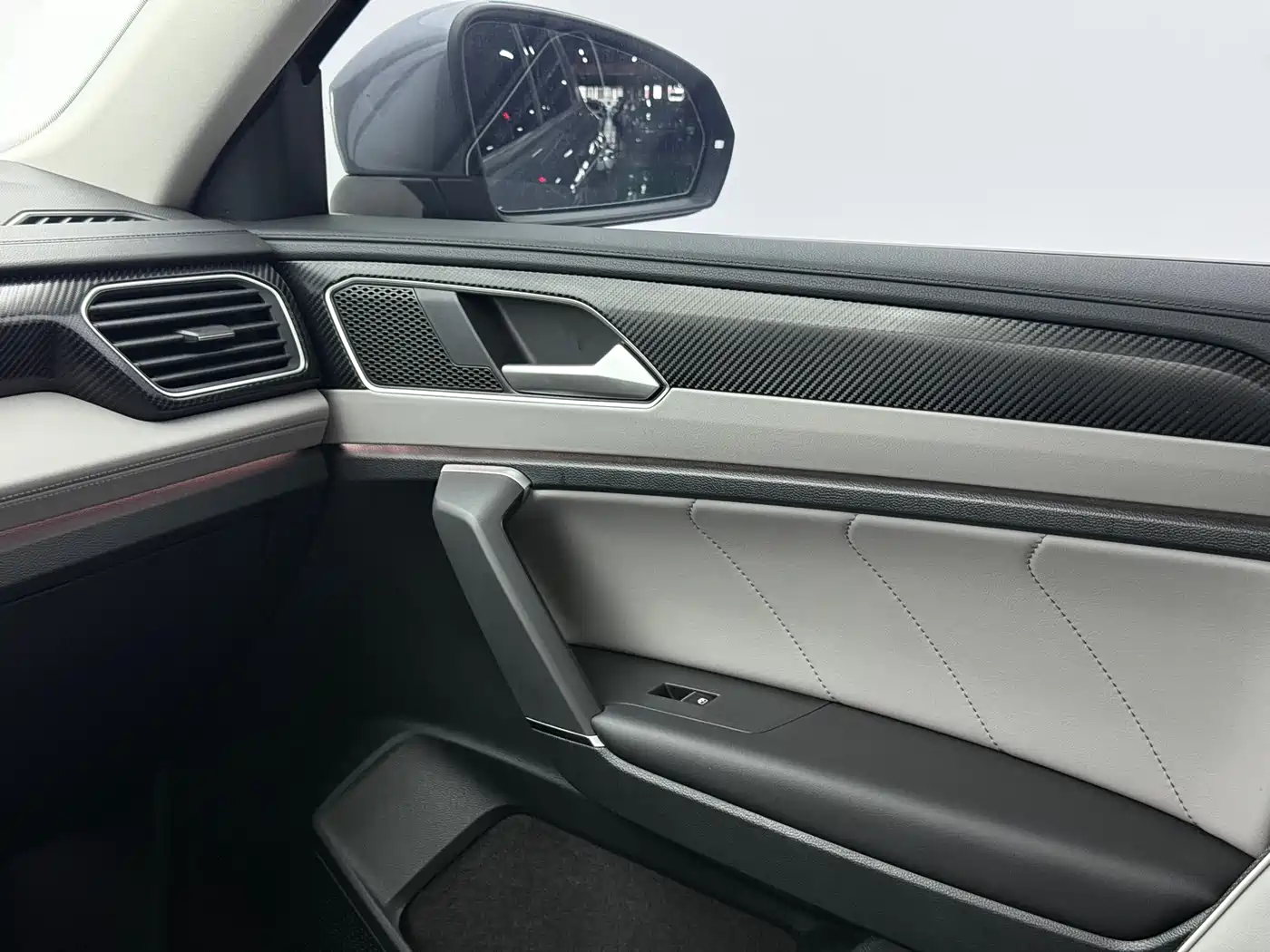 Volkswagen Tayron 2023 280TSI 2WD Luxury Plus Advanced Edition фото 10