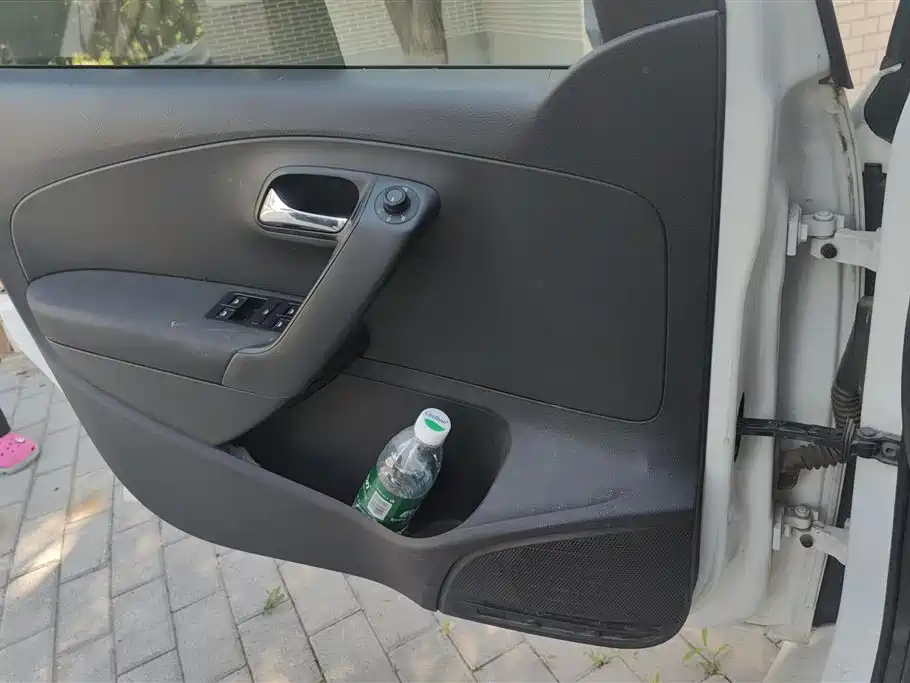 Volkswagen Polo 2016 1.4L Manual Trend фото 7