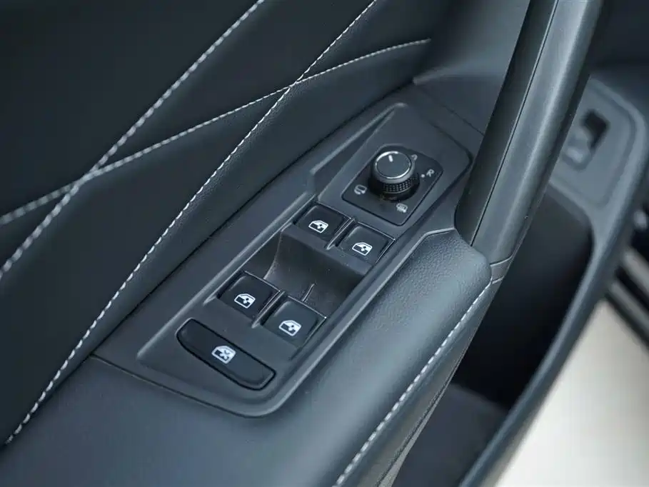 Volkswagen Tiguan L 2022 330TSI Auto 2WD R-Line Premium Edition фото 11