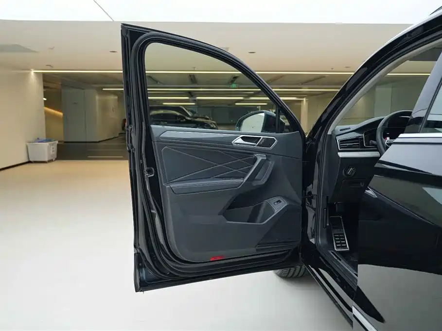 Volkswagen Tiguan L 2022 330TSI Auto 2WD R-Line Premium Edition фото 16