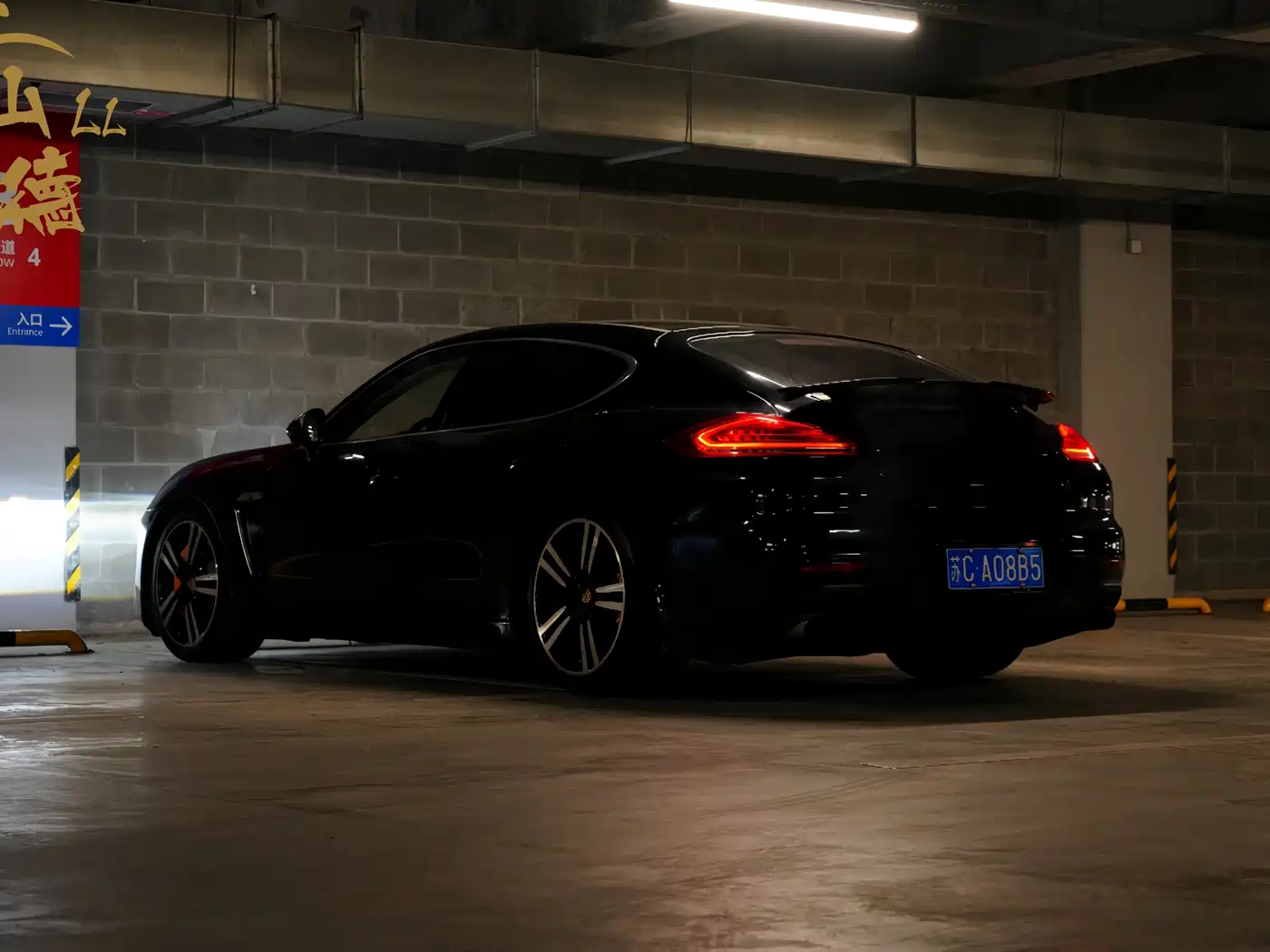 Porsche Panamera 2012 Panamera Turbo S 4.8T фото 8
