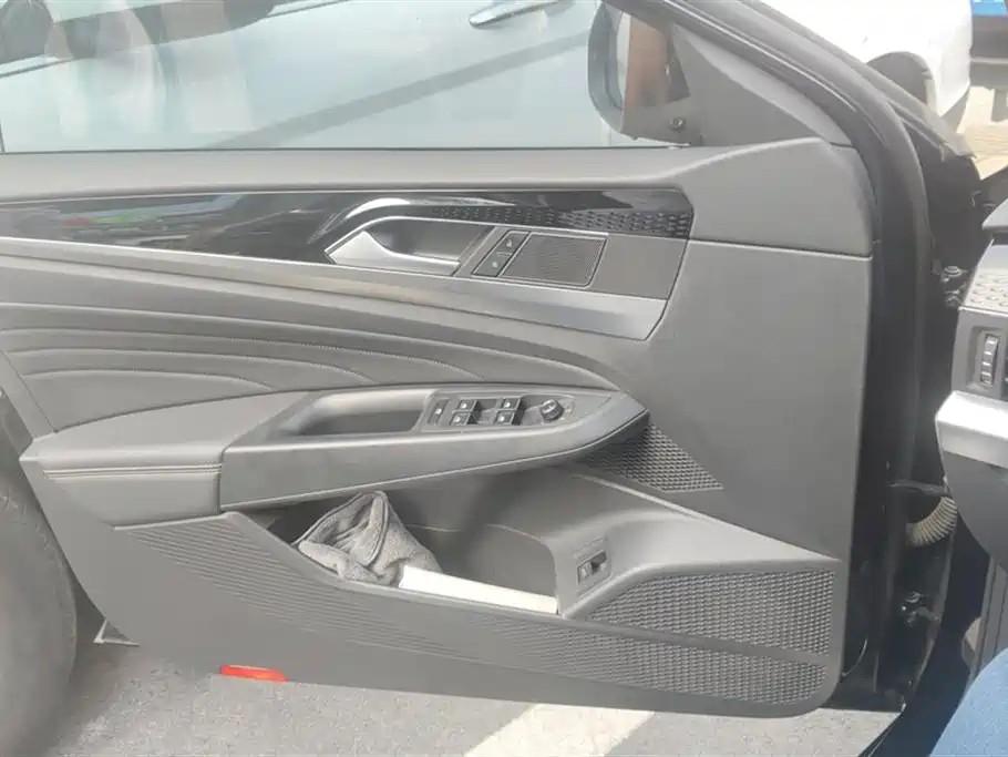 Volkswagen Passat 2023 330TSI Elite Edition фото 7
