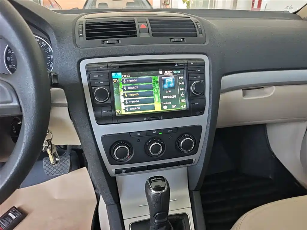 Škoda Octavia 2015 Classic 1.6L Automatic Elite Edition фото 13