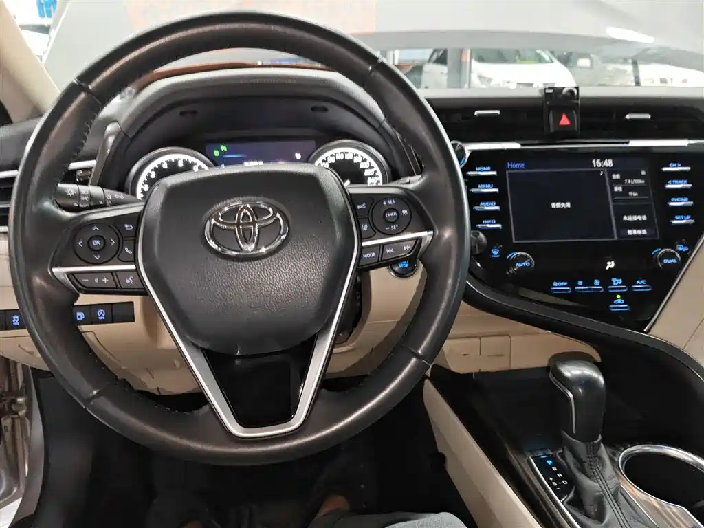 Toyota Camry 2018 2.5G Luxury Edition фото 10