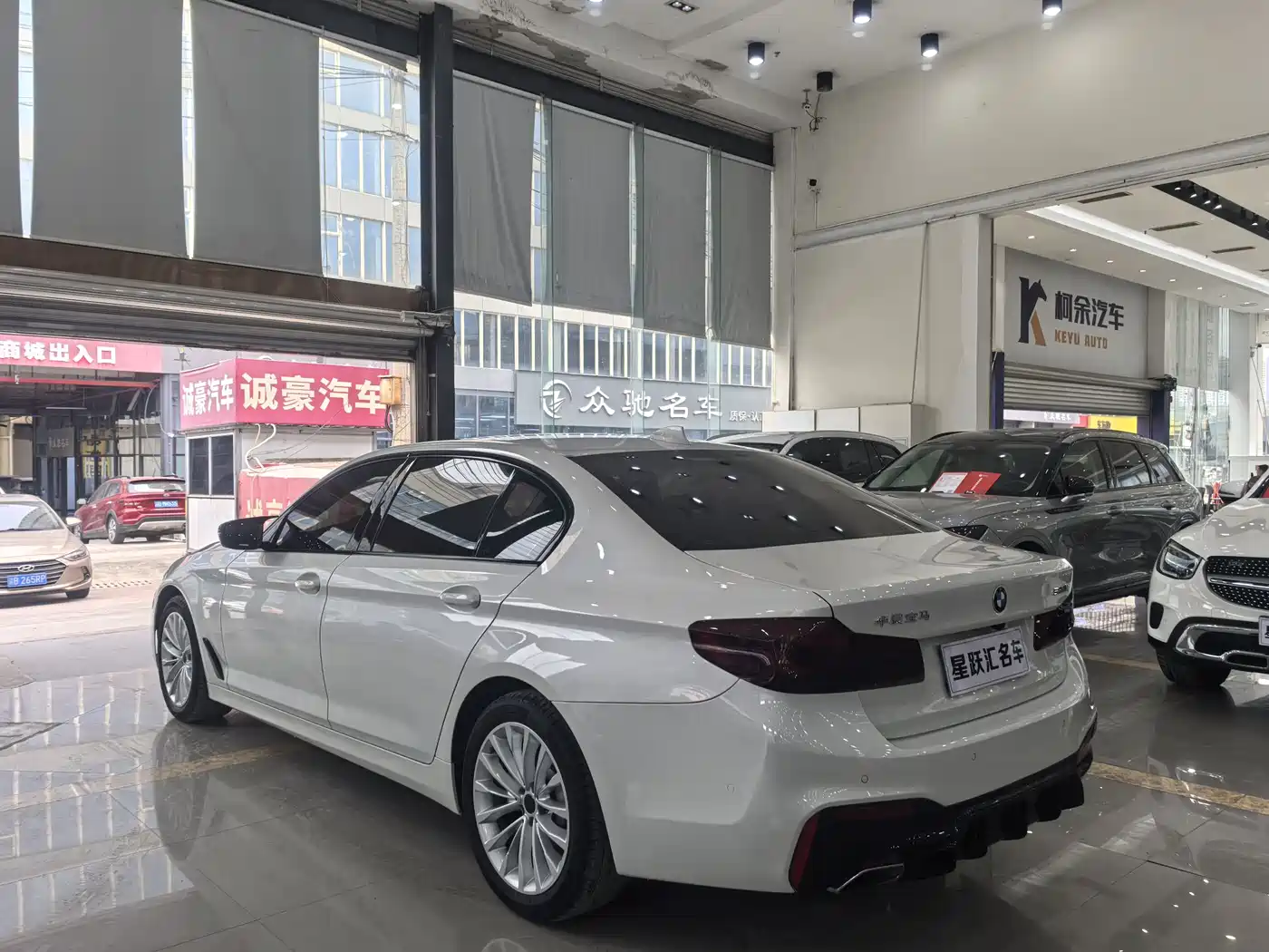 BMW 5 Series 2019 525Li Luxury Package фото 4
