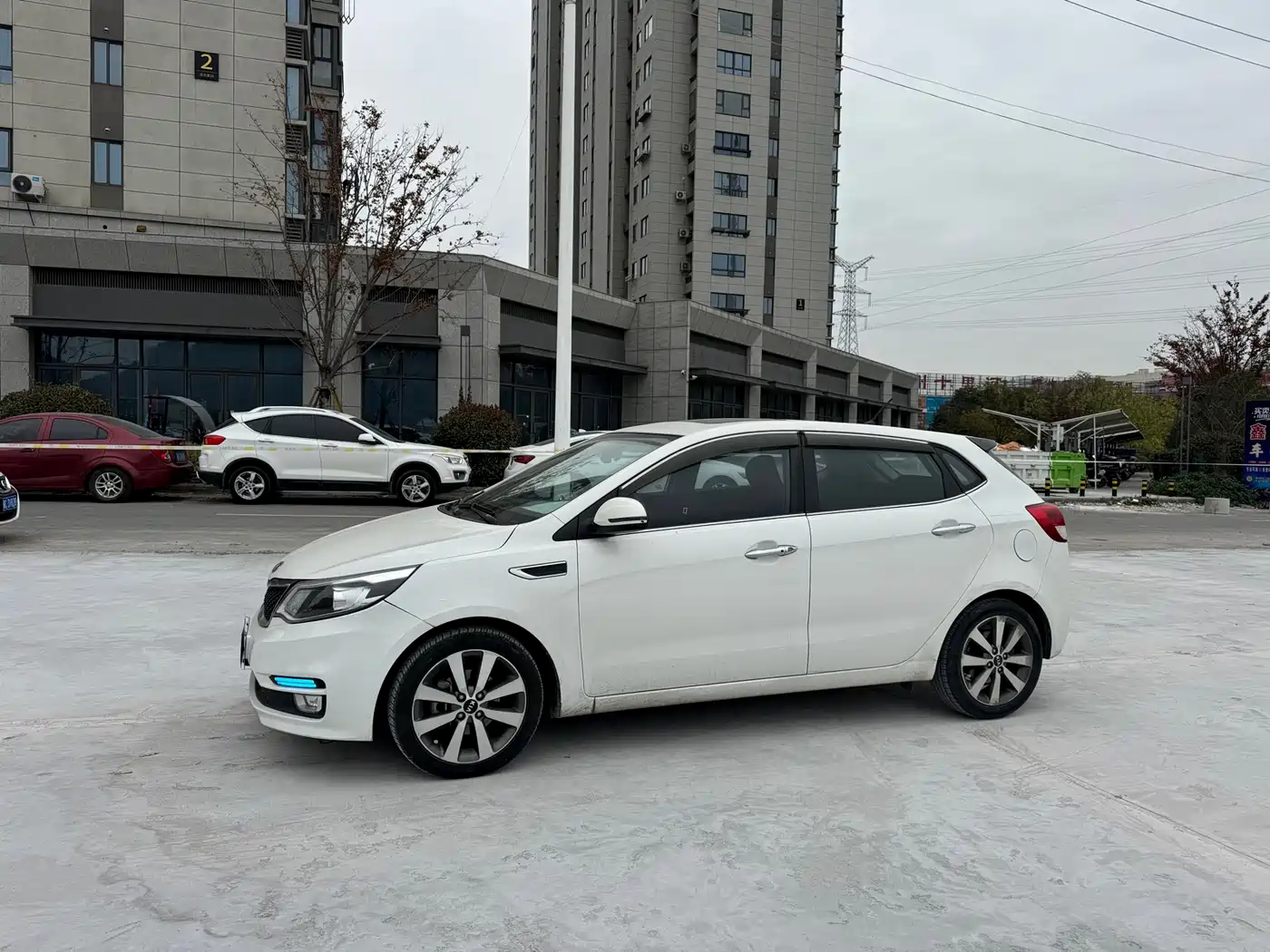 Kia K2 2015 Hatchback 1.6L AT Premium фото 3
