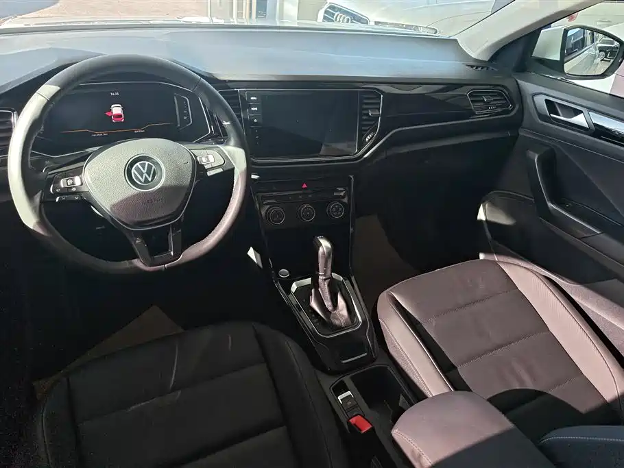 Volkswagen T-ROC 2021 280TSI DSG 2WD Comfort Smart Connect 30th Anniversary Edition фото 12