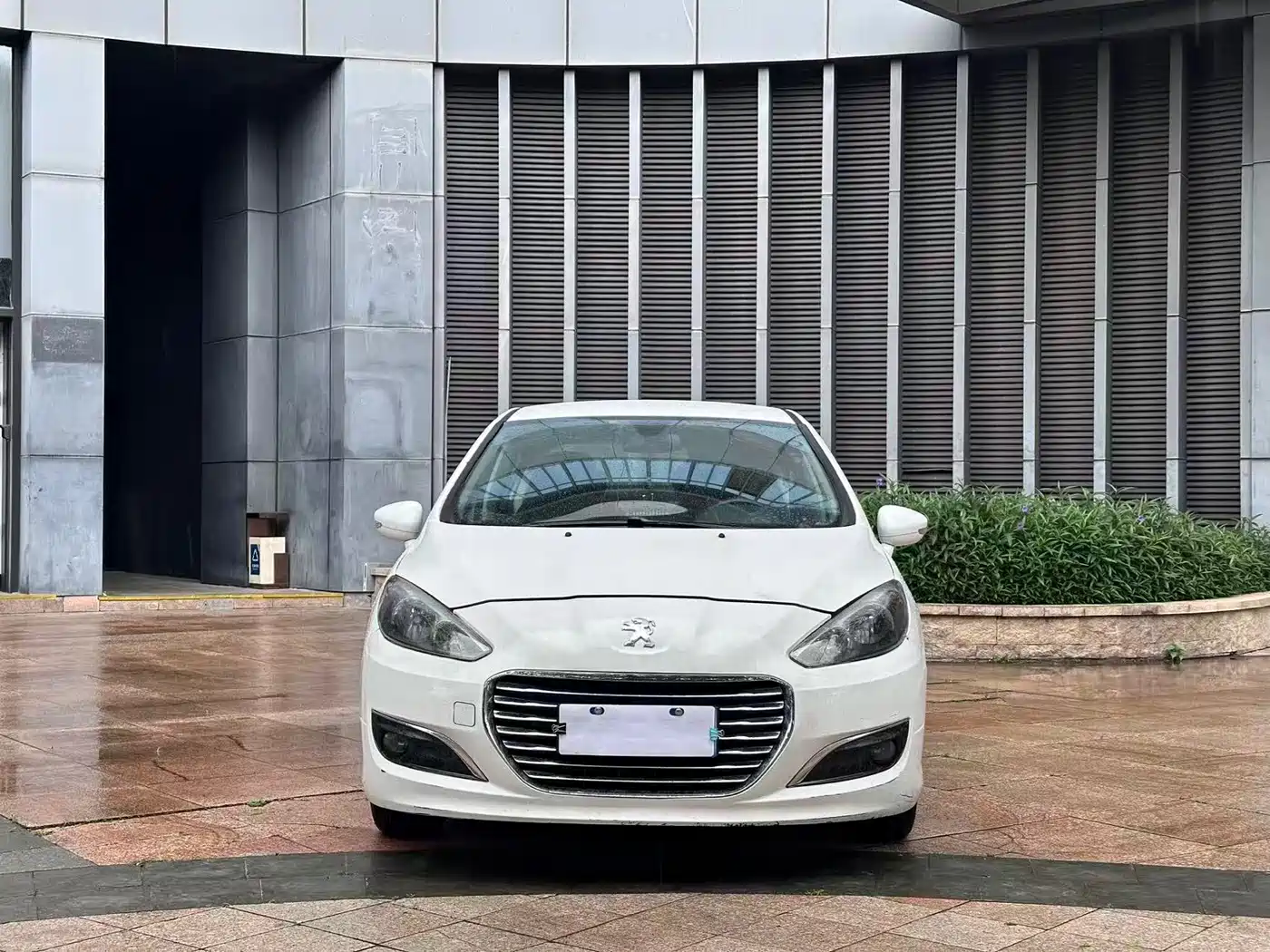 Peugeot 308 2014 Model Joy Edition Classic 1.6L Automatic Superior Style фото 2
