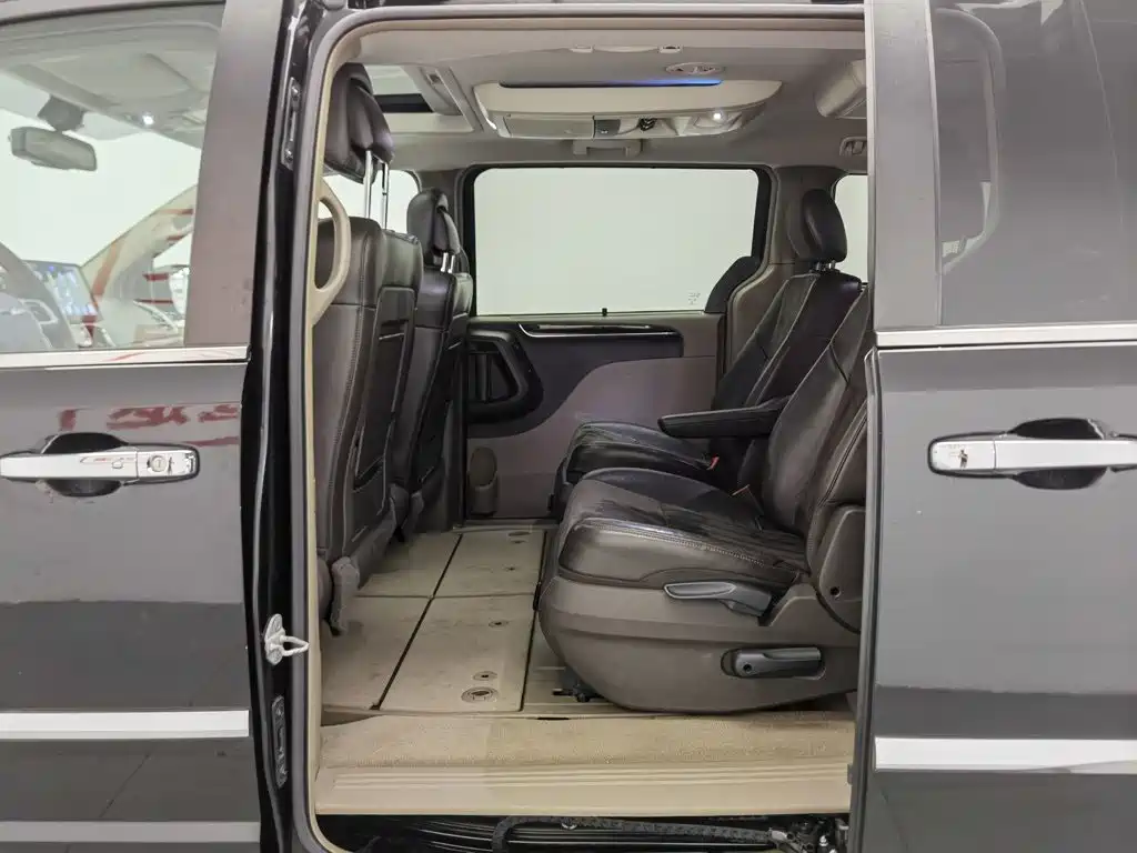Chrysler Grand Voyager (Import) 2014 2013 3.6L Luxury Edition