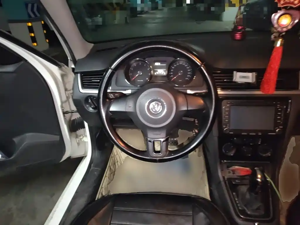 Volkswagen Bora 2014 1.6L Automatic Fashion Edition фото 6