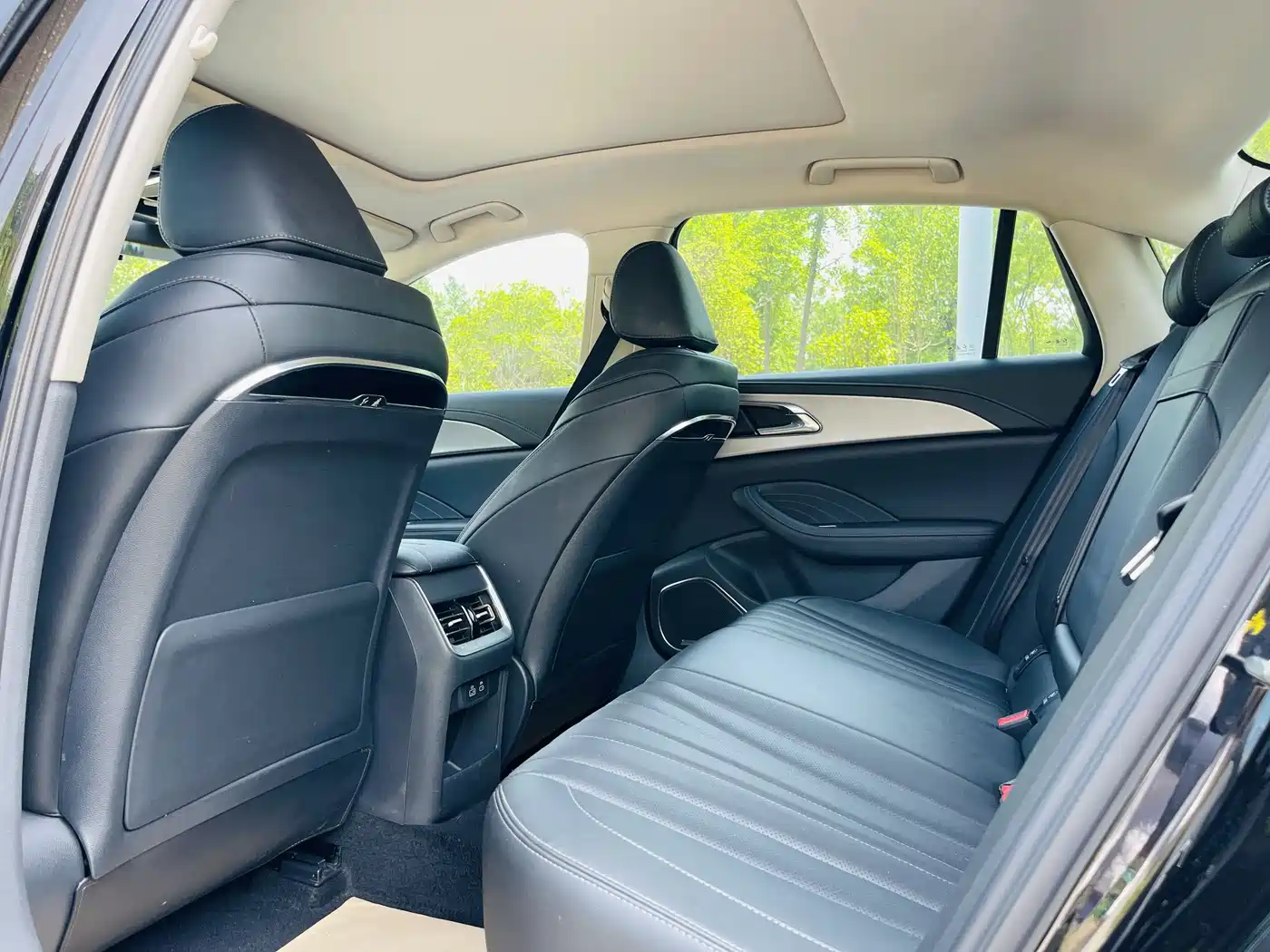 Hongqi H5 2024 1.5T DCT Smart Connect Flag Rhythm Edition фото 18
