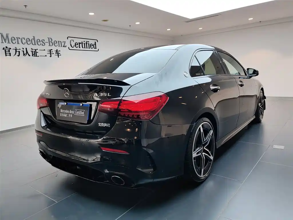 Mercedes-Benz A-Class AMG 2025 AMG A 35 L 4MATIC фото 4