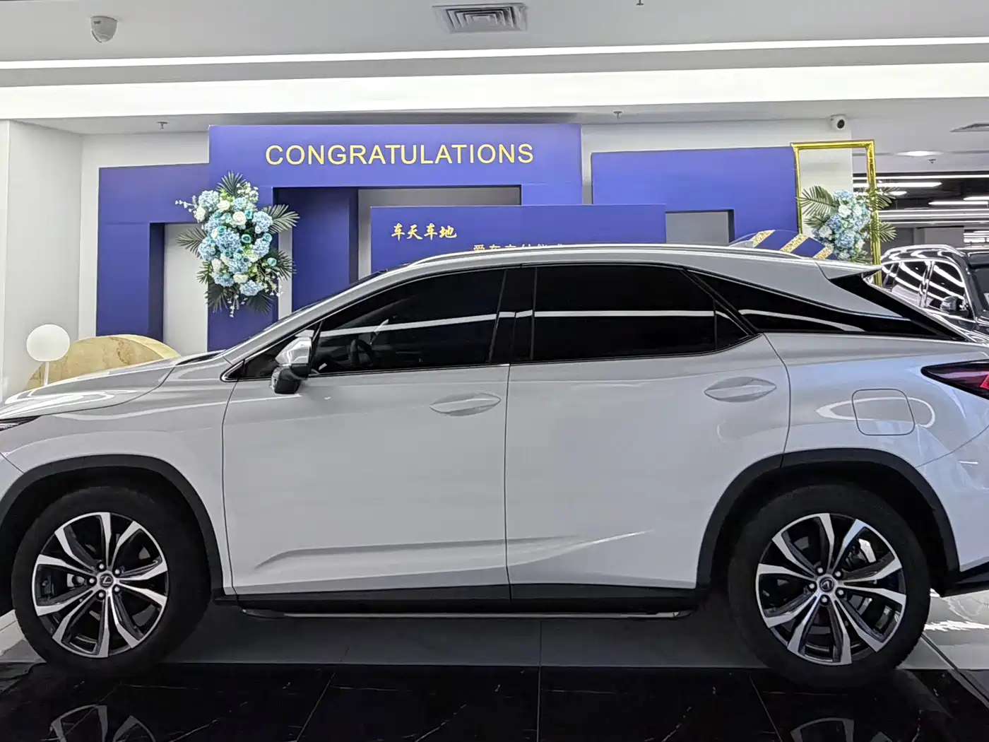 Lexus RX 2020 Facelift 300 AWD Elegance Edition фото 3