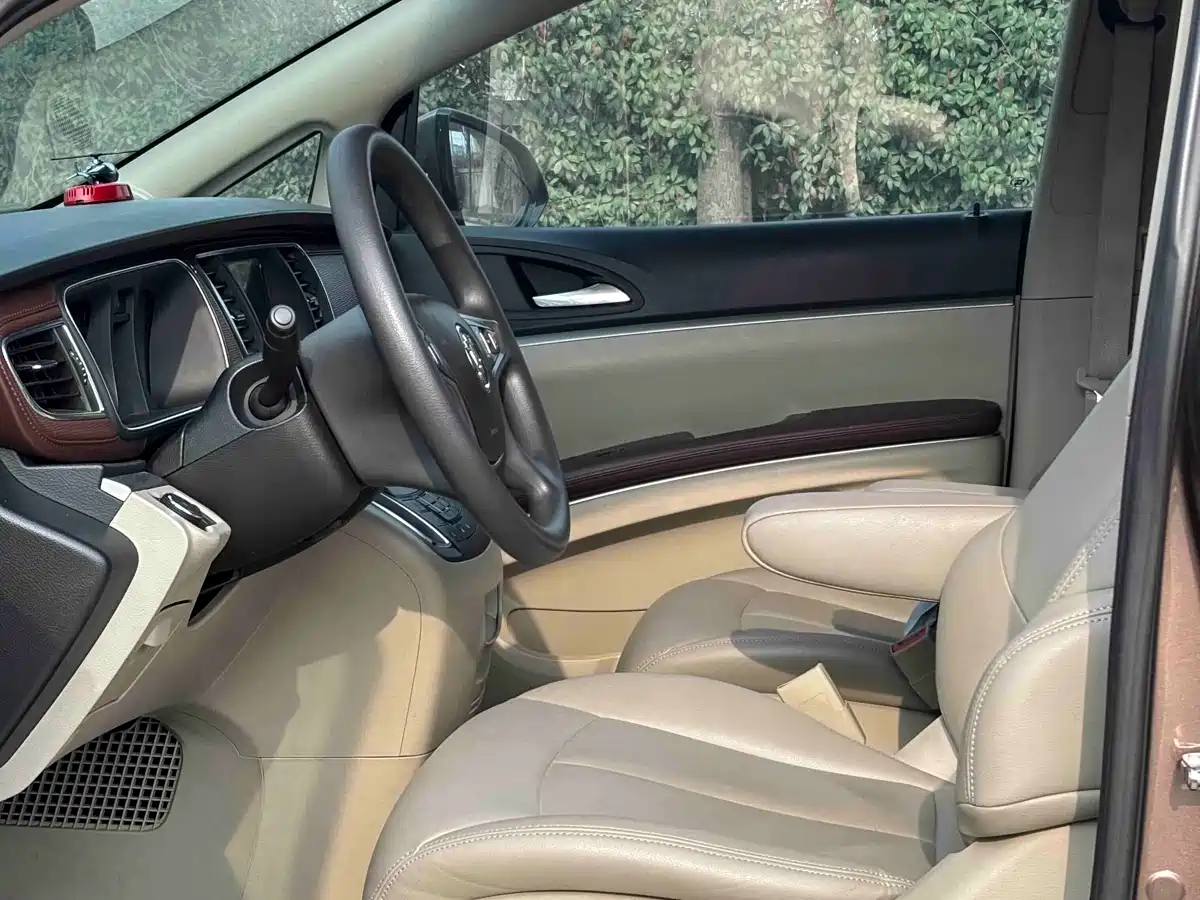 Buick GL8 2018 28T Comfort China VI фото 5